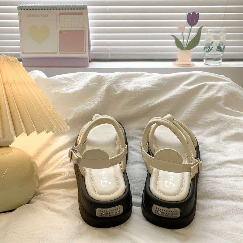 Silver platform sandals female 2025 summer new retro student wear Korean version of versatile design fairy sandals