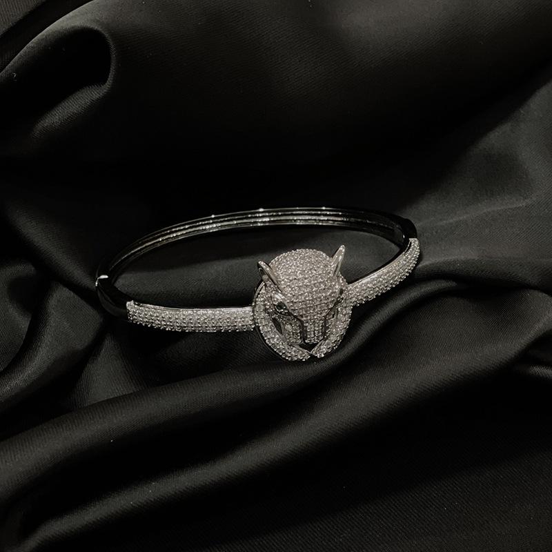 Luxury Overweight Full Diamond Zircon Green Eyes Leopard Opening Bracelet Series Banquet Accessories High-End Personality Bracelet