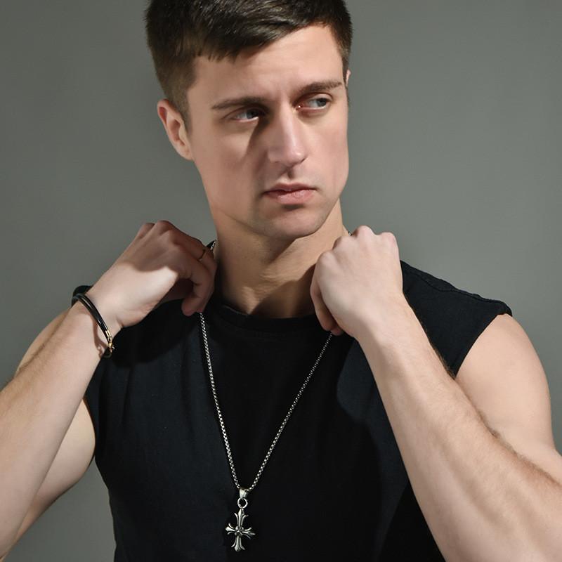 Colier cu pandantiv cruce din oțel titan de culoare titan închis, stil șic pentru iubitorii de modă trendy