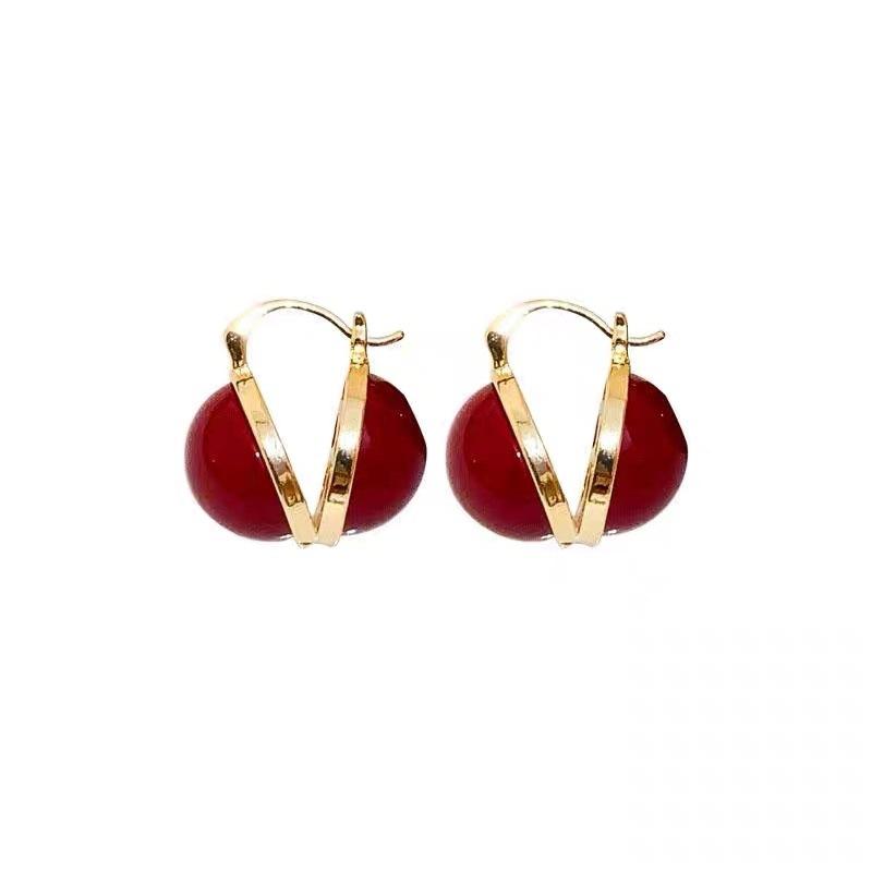 European and American light luxury personality bright red ear buckle retro simple high-end earrings versatile street shooting trend earrings