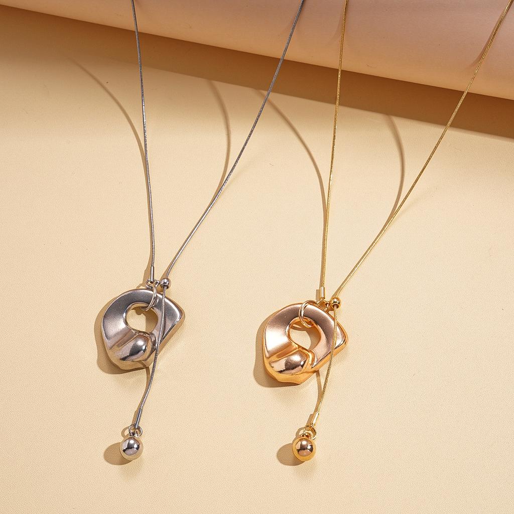 Simple geometric irregular round pendant sweater chain necklace