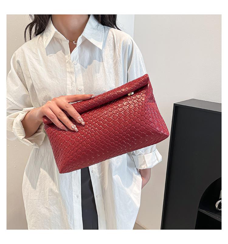 Casual and versatile crossbody bag women's spring and summer new Korean shoulder bag fashion trend commuter pillow bag for women