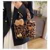Sac bandoulière léopard, Chat fille décontractée, Sac bandoulière automne fourrure, Sac à main