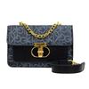 Minimalist Chic Crossbody Bag With Vintage Style And Trendy Street Fashion Elements