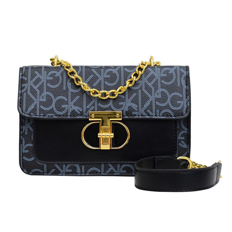 Minimalist Chic Crossbody Bag With Vintage Style And Trendy Street Fashion Elements