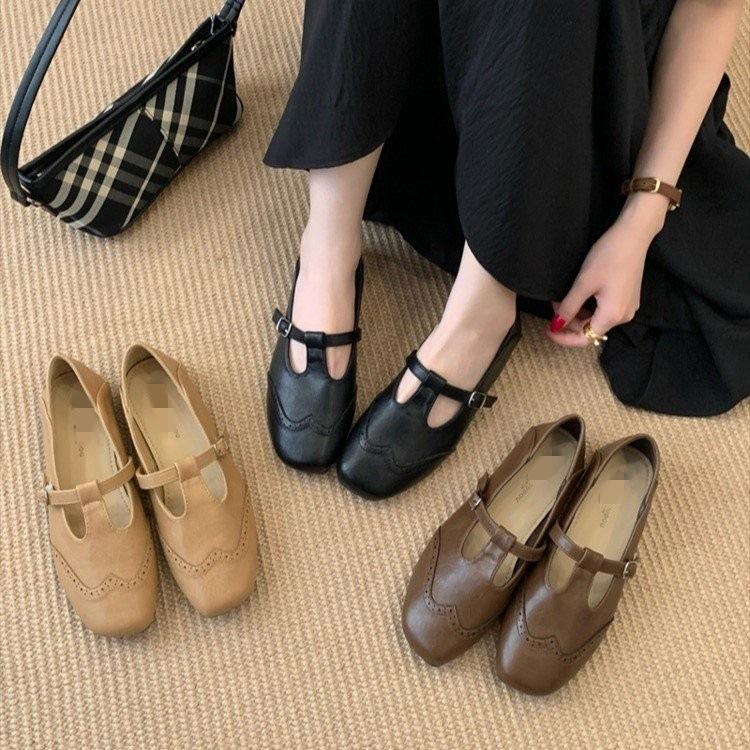 Retro flat-soled T-buckle single shoes, small leather shoes, autumn new British style engraved Mary Jane shoes