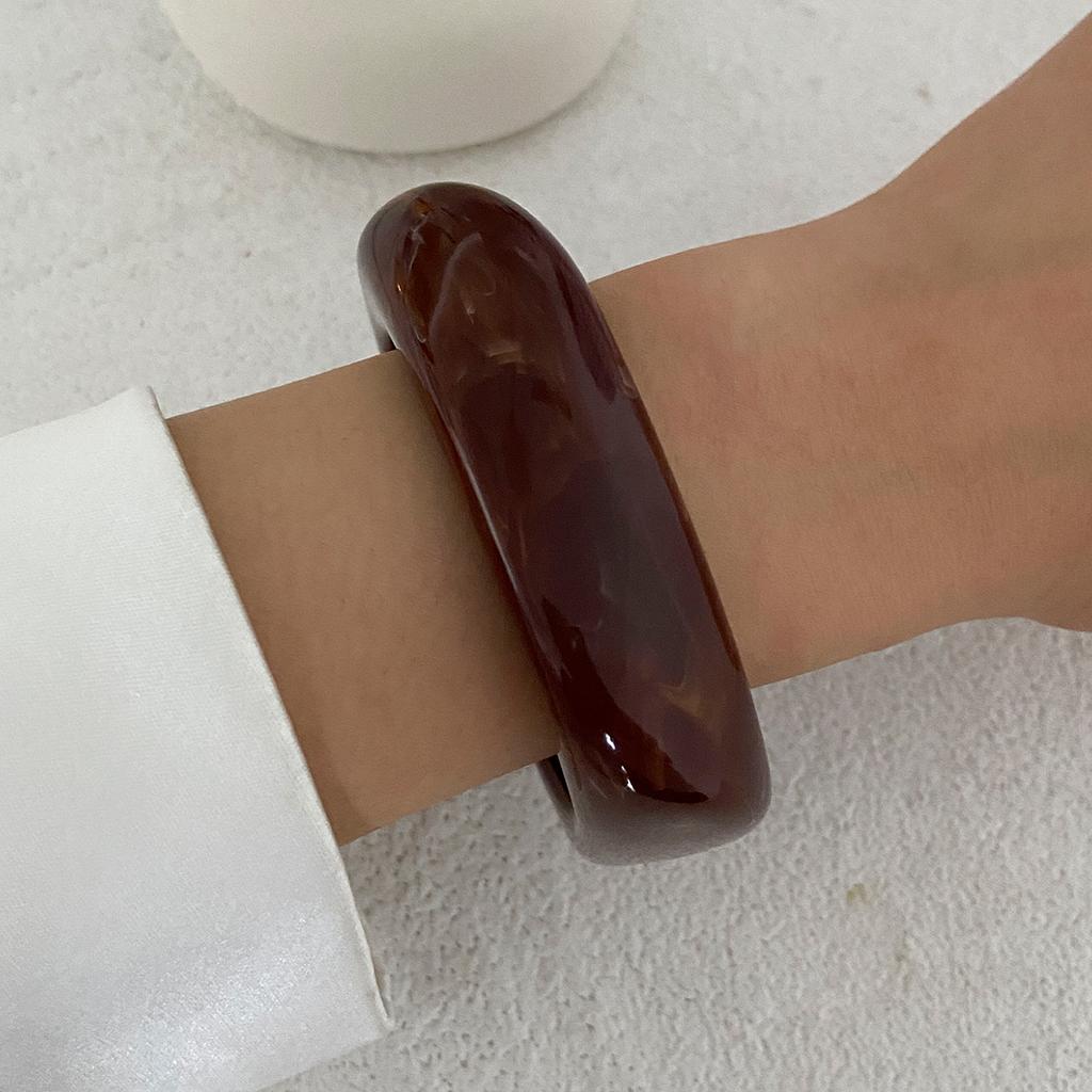 Salircon Klobige Punk Überzogene Dicke Harz Acryl Armreifen für Frauen Männer Geometrische Unregelmäßige Metall Armreif Armbänder Schmuck