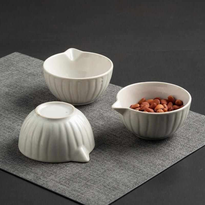 Lexiaoman Ceramic Vertical Stripe Serving Bowls with Spout, 3-Pack