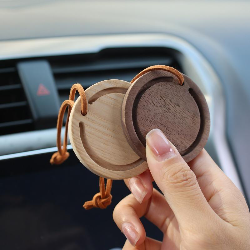 Nouveau Diffuseur Rond Premium en Bois Fait Main en Bois de Cire Blanche et Noyer Noir Élégant Accessoire d'Aroma pour Suspension de Voiture