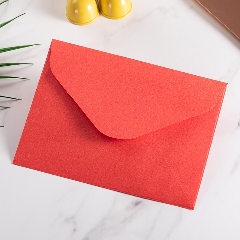 Cashmere Lined Envelopes: Special Paper for Invitations, Postcards, and Retro-Style Triangular Designs