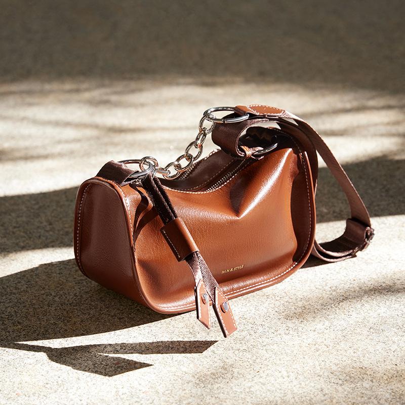 

Mrs. Qiao Women s Bag 2025 New Autumn Winter High-end Crossbody Bag Saddle Bag Genuine Leather Women s Shoulder Bag Upper Width24CM/Lower Wid коричневый