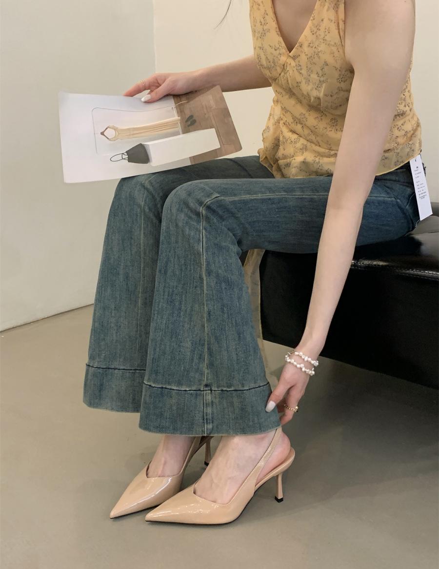 

Spring and summer 2025 new pointed toe wedge heel low heel European and American fashion fashion shoes bag head back low heel women s shoes 39 телесный