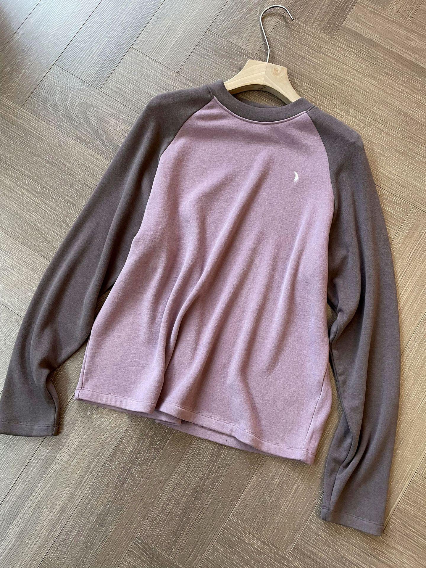 

Color-Block Round Neck Long-Sleeved T-Shirt: Unique fabric, soft, durable, and comfortable! Medium