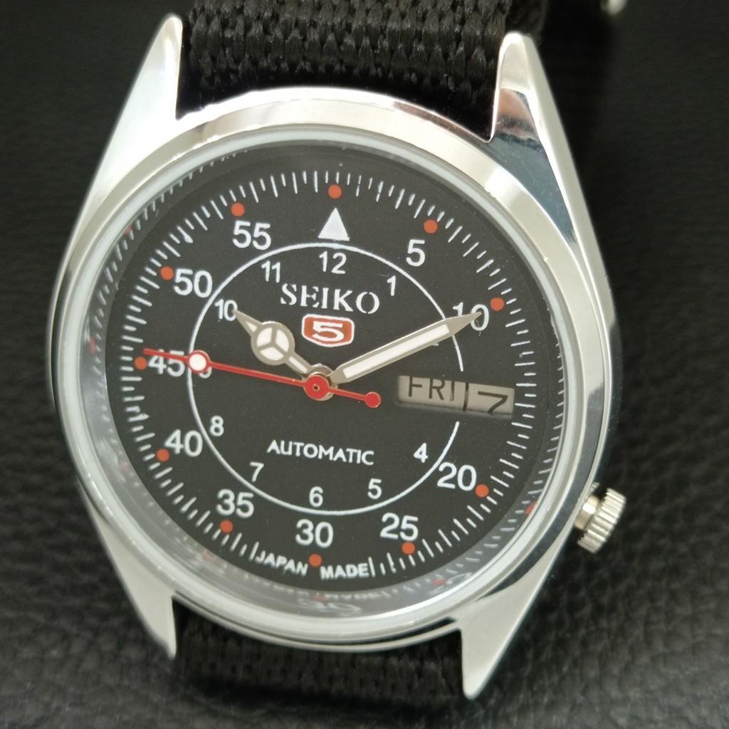 SEIKO 5 AUTOMATIC VINTAGE REFURBISHED JAPAN MENS BLACK DIAL WATCH a445839-1