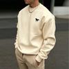 A minimalist-style crew-neck long-sleeve top with a loose fit and dropped shoulders—a casual sweatshirt perfect for fall and winter.