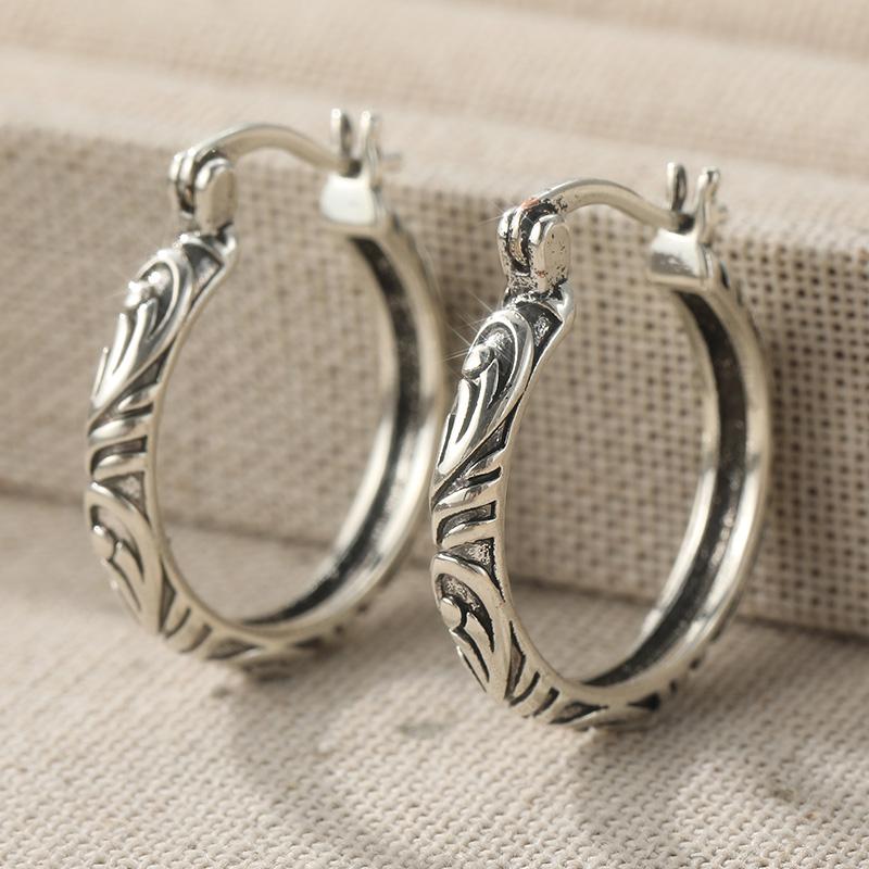 Vintage Scroll Pattern Relief Silvery Plated Hoop Earrings for Women Classical Elegant Jewelry Accessories Perfect Festival Gift