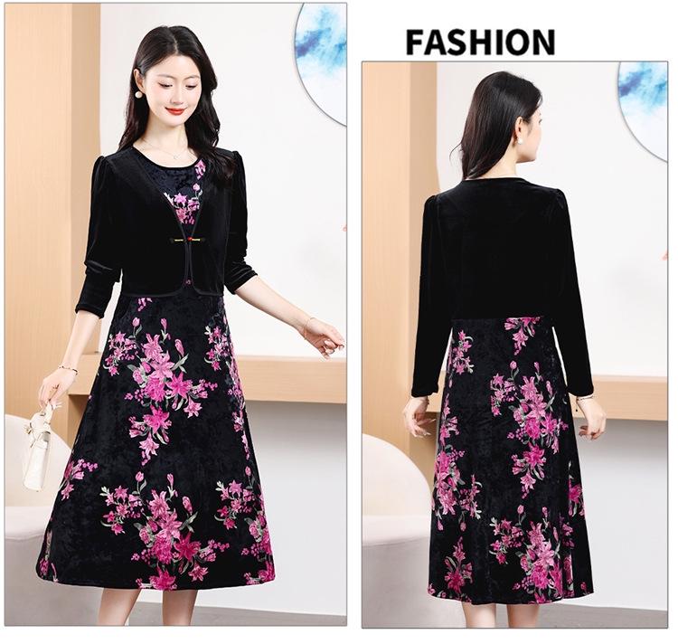 Gold Velvet Patchwork Two-Piece Dress for Middle-Aged Women - Age-Reducing and Stylish Long-Sleeved Attire for Spring and Autumn