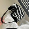 Black and white striped bucket bag women's large-capacity large bag leisure vacation beach bag versatile portable shoulder tote bag