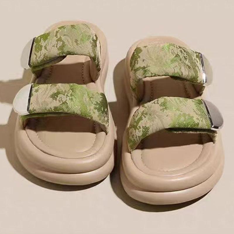 Slippers women's summer wear 2025 new high-end fashion with skirt platform beach sandals super fire sandals