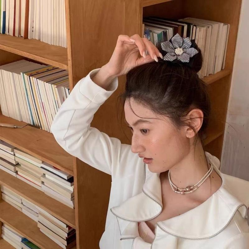 Modifiable Blossomy Hair Clip With Soft Mixed Substance For Women Girls Kids Daily Use And Special Instances