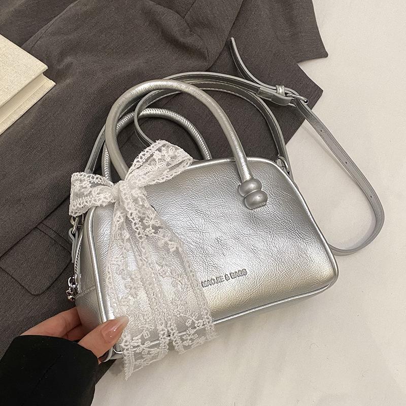 Korean version of the hot sale niche simple solid color hand pillow bag versatile fashion high texture commuter messenger bag women