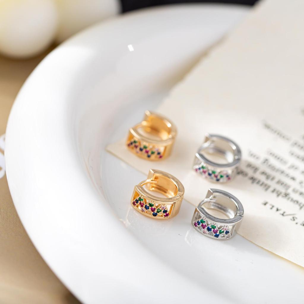 European & American W-Shaped Zirconia Earrings: Gold & Silver Rhinestone Inlaid, Fashionable Hoop Studs for Women.