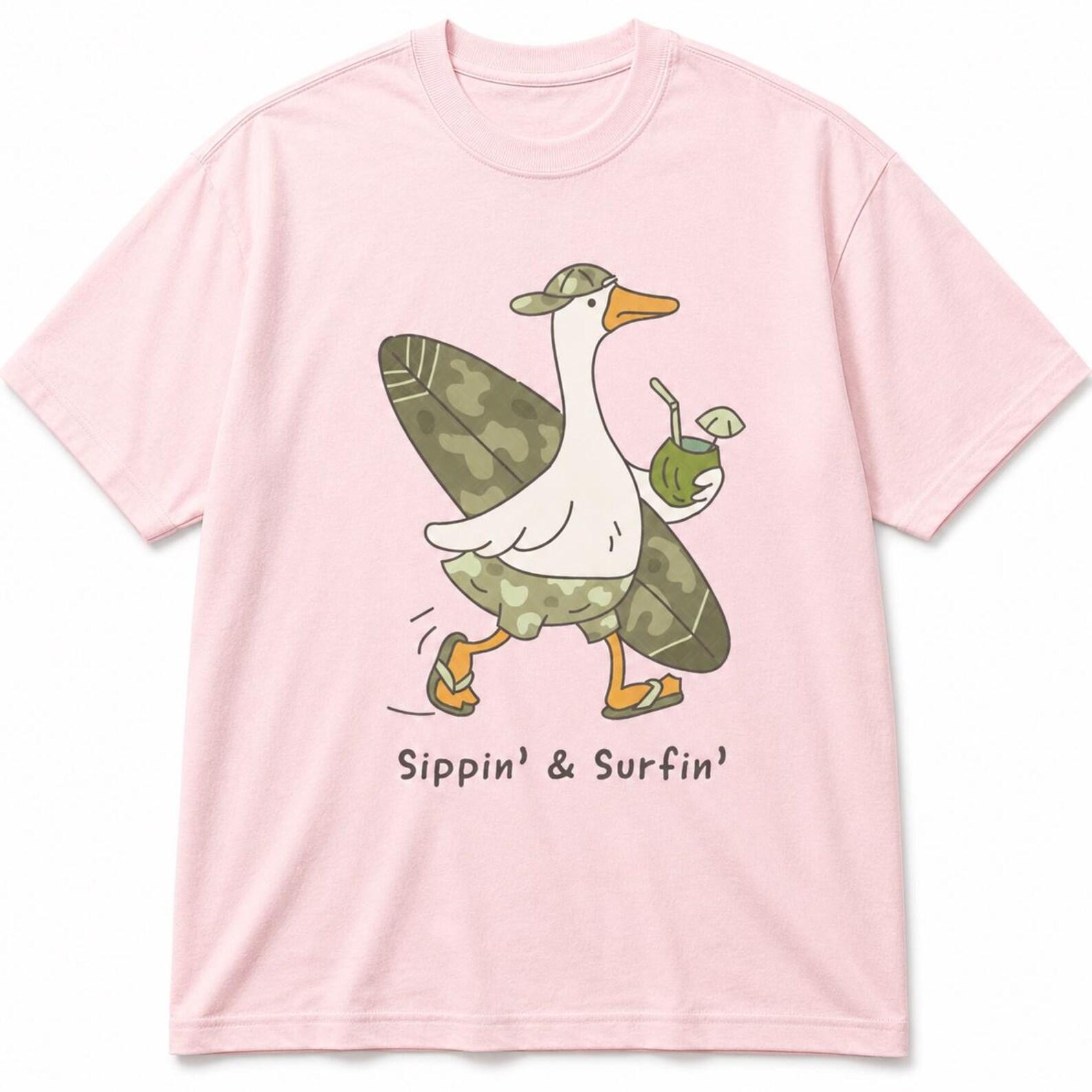 Sippin’ & Surfin’ Goose Graphic Tee – Funny Beach Summer Shirt M