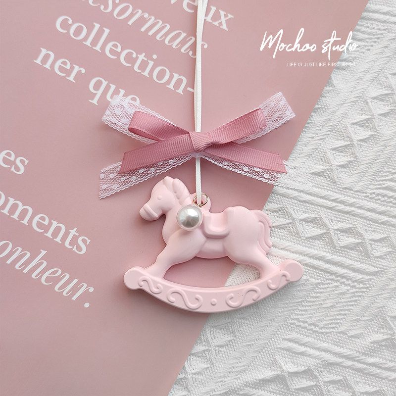 

Fantasy Small Wooden Horse Couple Fragrance Automobile Hanging Ornament Dream Powder (Odorless)
