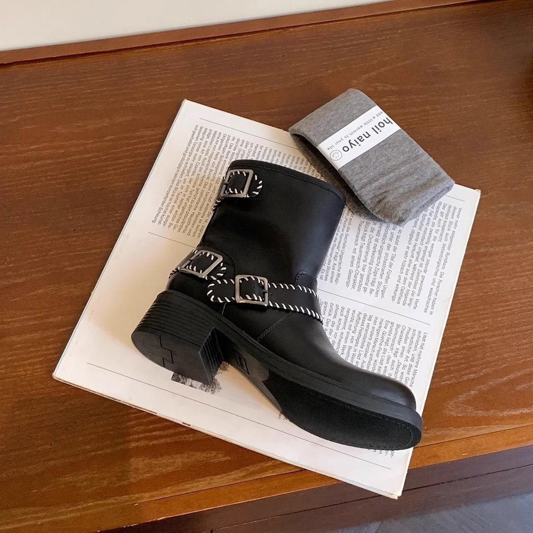 

Cowhide version~ Grape mother has the same retro colored belt buckle, old thick heel locomotive British style round head short boots for women 40