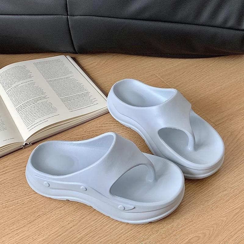 

Summer women s outdoor beach slippers, non slip and comfortable shower slippers, women s flat sandals 35-36