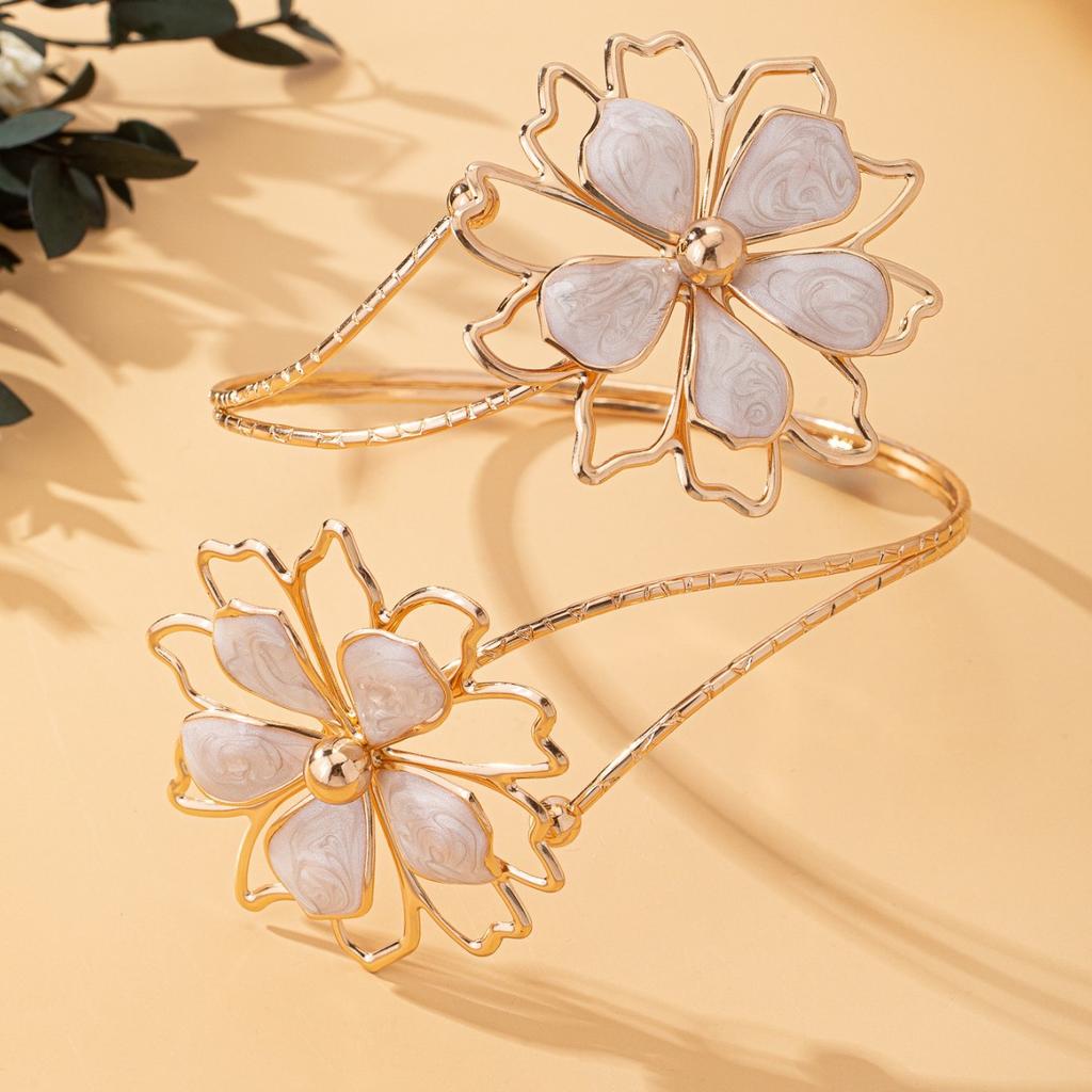 Natural Fashion Personality Exaggerated Irregular Pattern Hollow Flower Bracelet Feminine Temperament Versatile Armband