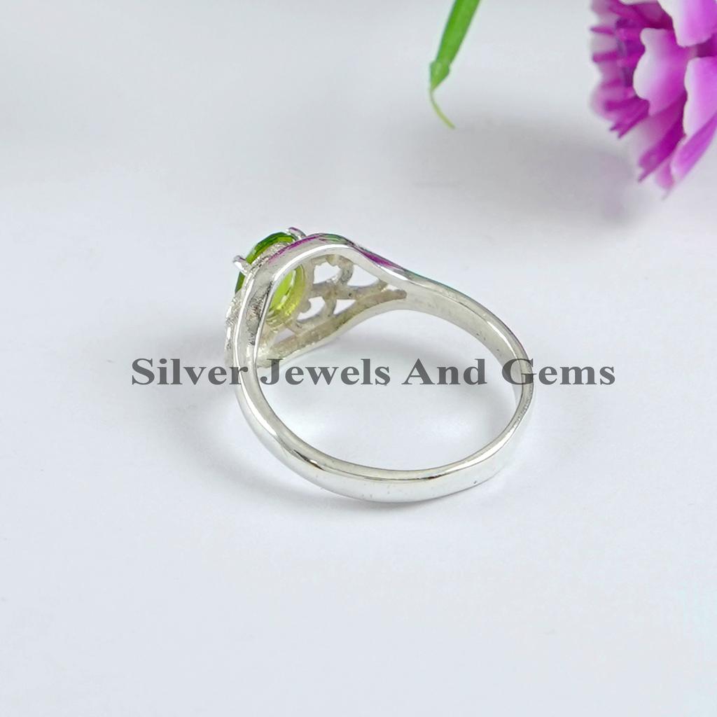 Natürlicher Peridot Ring, Zarter Ring, Handgefertigter 925 Sterling Silber Ring, Ovaler Peridot Designer Ring, August Geburtsstein, Krappenfassung Ring