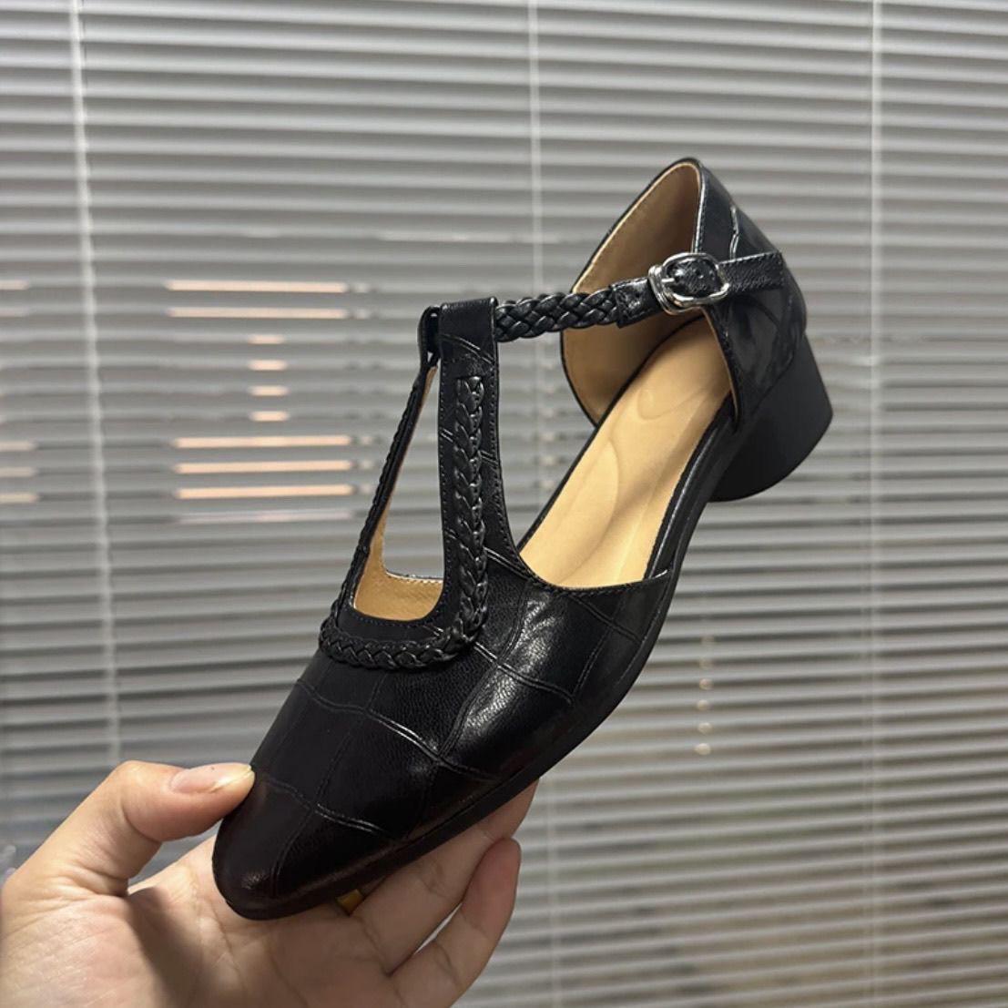 

Baotou sandals women s summer wear 2025 new round head thick heel hollow small leather shoes versatile women s sandals 40 чёрный