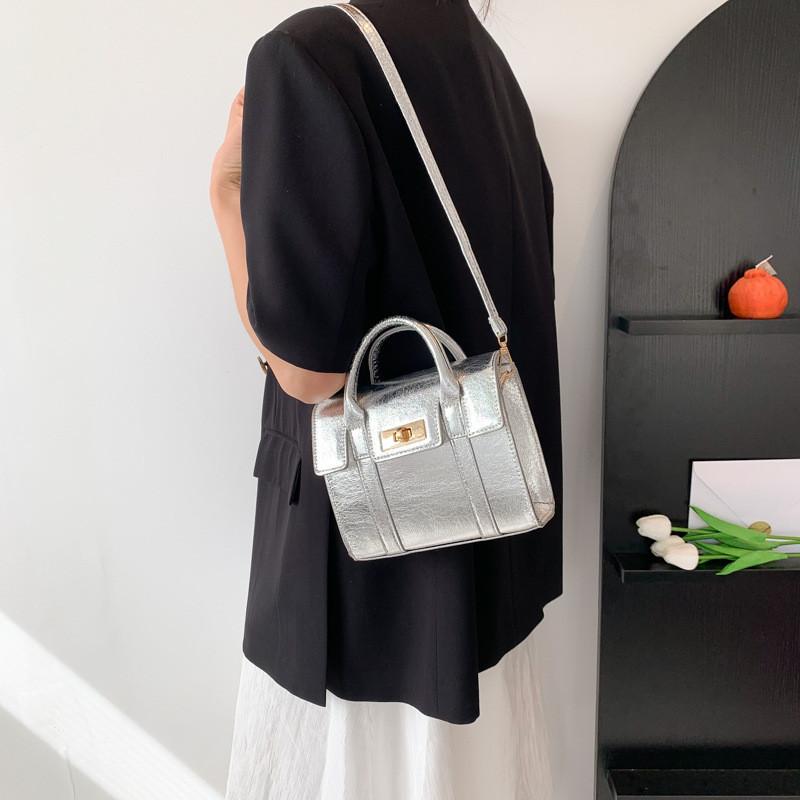 Fashionable Pu Shoulder Bag Stylish Street Trend Box Bag For Women In Elegant Black