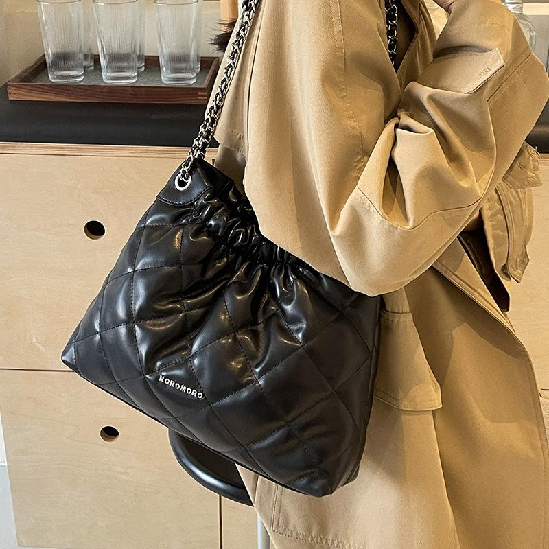 

Bag Women s New Autumn and Winter Crossbody Large Capacity Bucket Bag Premium Versatile Rhombus Chain Shoulder Bag чёрный