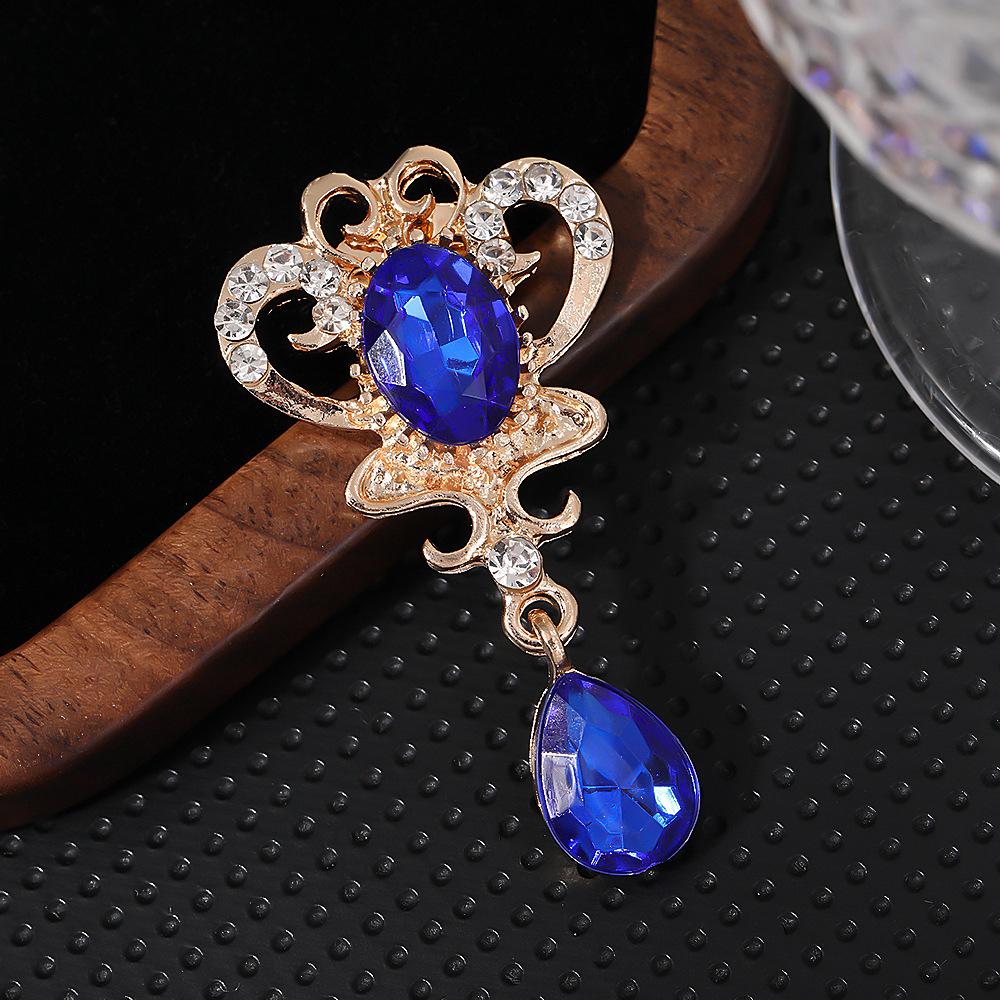 Creative Baroque colored gem brooch, niche design anti-exposure scarf buckle, fixed clothes metal pin accessories