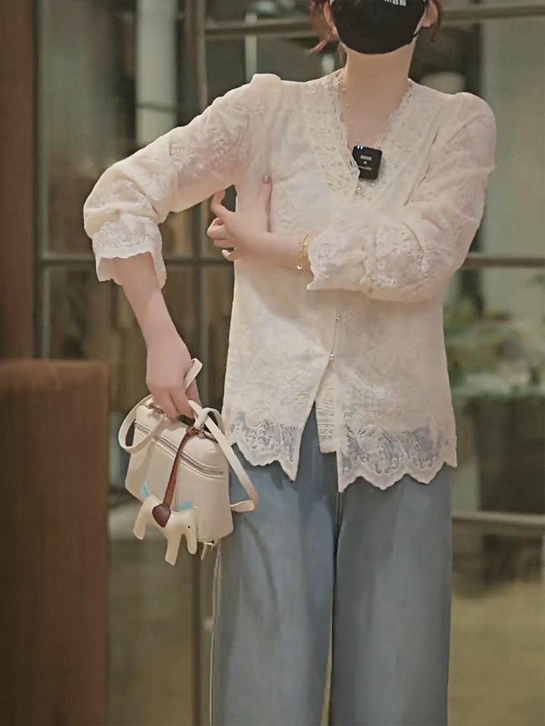 Spring 2025 French Style V-Neck Lace Top - Slimming, Age-Reducing, Gentle Innerwear.