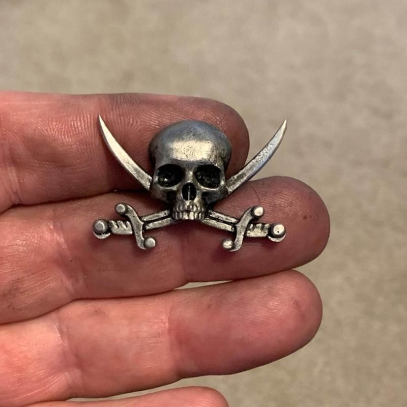 Retro Skull Daggers Cross Sword Brooch Gothic Horror Skeleton Badge Lapel Pins Statement Metal Brooches Gift for Boys