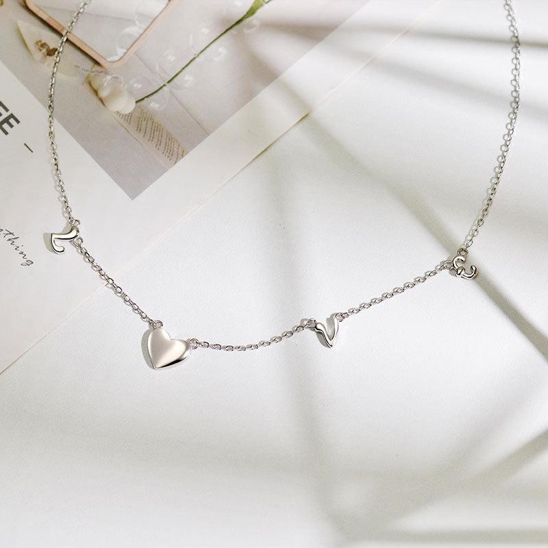 LOVE Love Halskette Glänzende herzförmige Schlüsselbeinkette Valentinstagsgeschenk für die Freundin