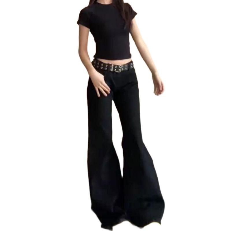 Női, alacsony derekú fekete, széles szárú, kiszélesedő farmernadrág – nagy, laza szabású tavaszra és őszre