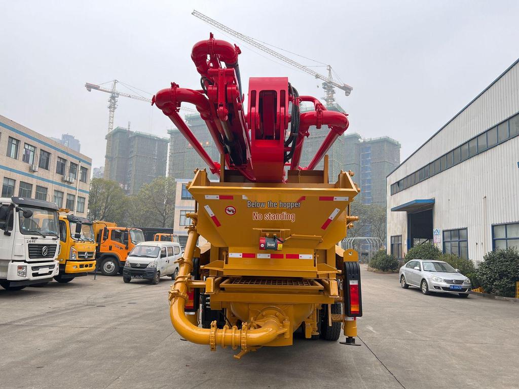 Weishi Heavy Duty Concrete Mixing & Pump Truck for Rural Construction and Slope Protection