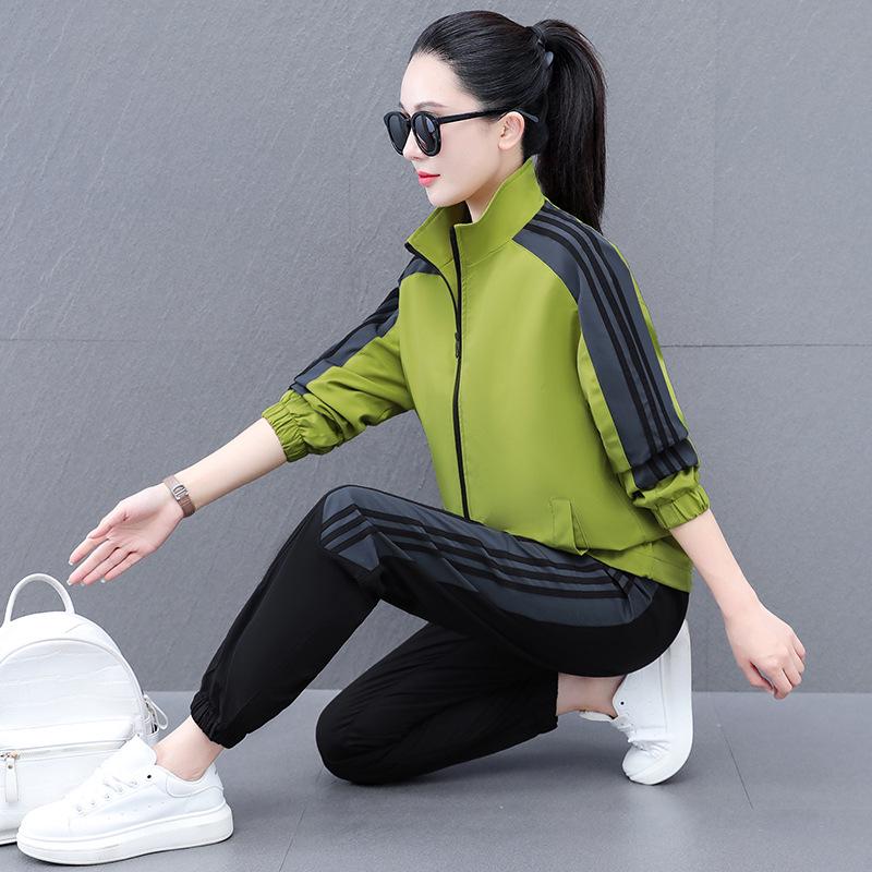 Women's Outdoor Sports Jacket Suit – Breathable Two-Piece for Spring and Autumn, Ideal for Mountaineering and Running.