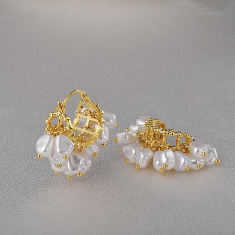 2026 Французские винтажные серьги-кольца с жемчугом в стиле барокко - Нишевый дизайн, серьги-подвески с гроздьями жемчуга для женщин