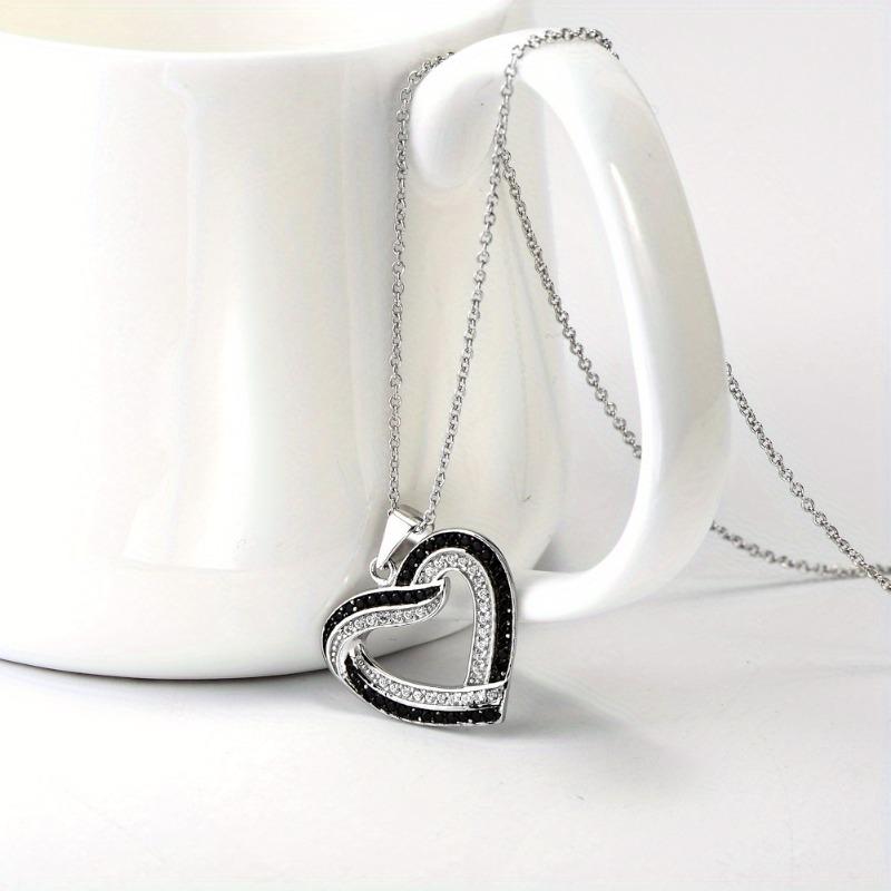 

Fashion Love Heart Black & White Necklace, Trendy Friendship Jewelry for Teens, Lightweight Casual Stylish Accessory чёрный
