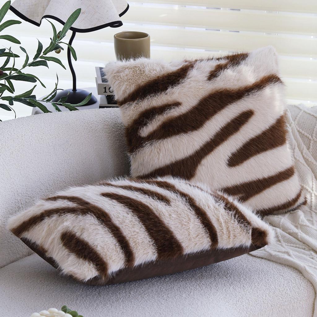 Poduszka w nowoczesnym prostym stylu Czarno-biała geometryczna pluszowa poduszka na sofę do salonu Poduszka na łóżko bez wypełnienia