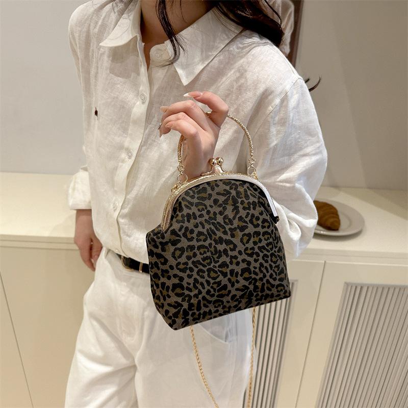 2025 New Retro Style Fashion Trend Leopard Print Portable Shell Bag Chain Messenger Bag Casual Versatile Messenger Bag
