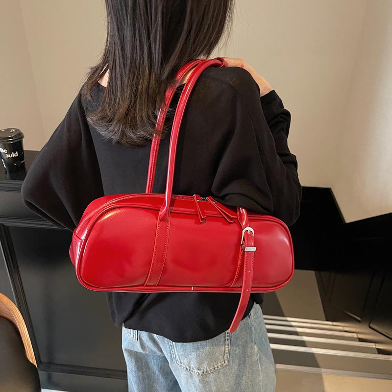 2025 autumn and winter new temperament high-end styling baguette bag trend large capacity fashion women's shoulder bag