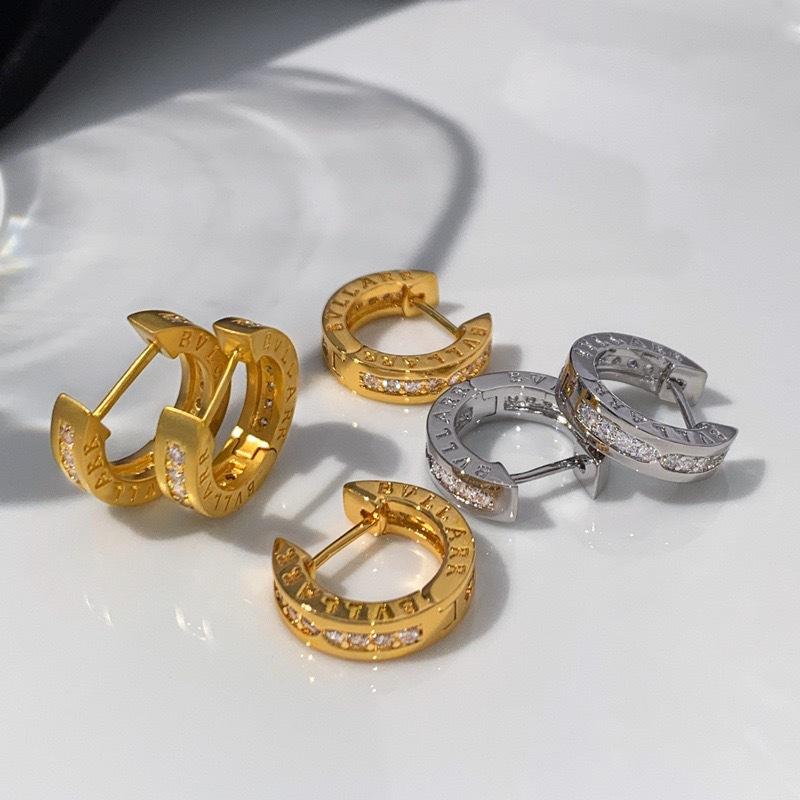 Versatile Earrings Women's Niche Design High-end Light Luxury Unique Gold Earrings, Plain Earrings, Men's Ear Buckles 2026