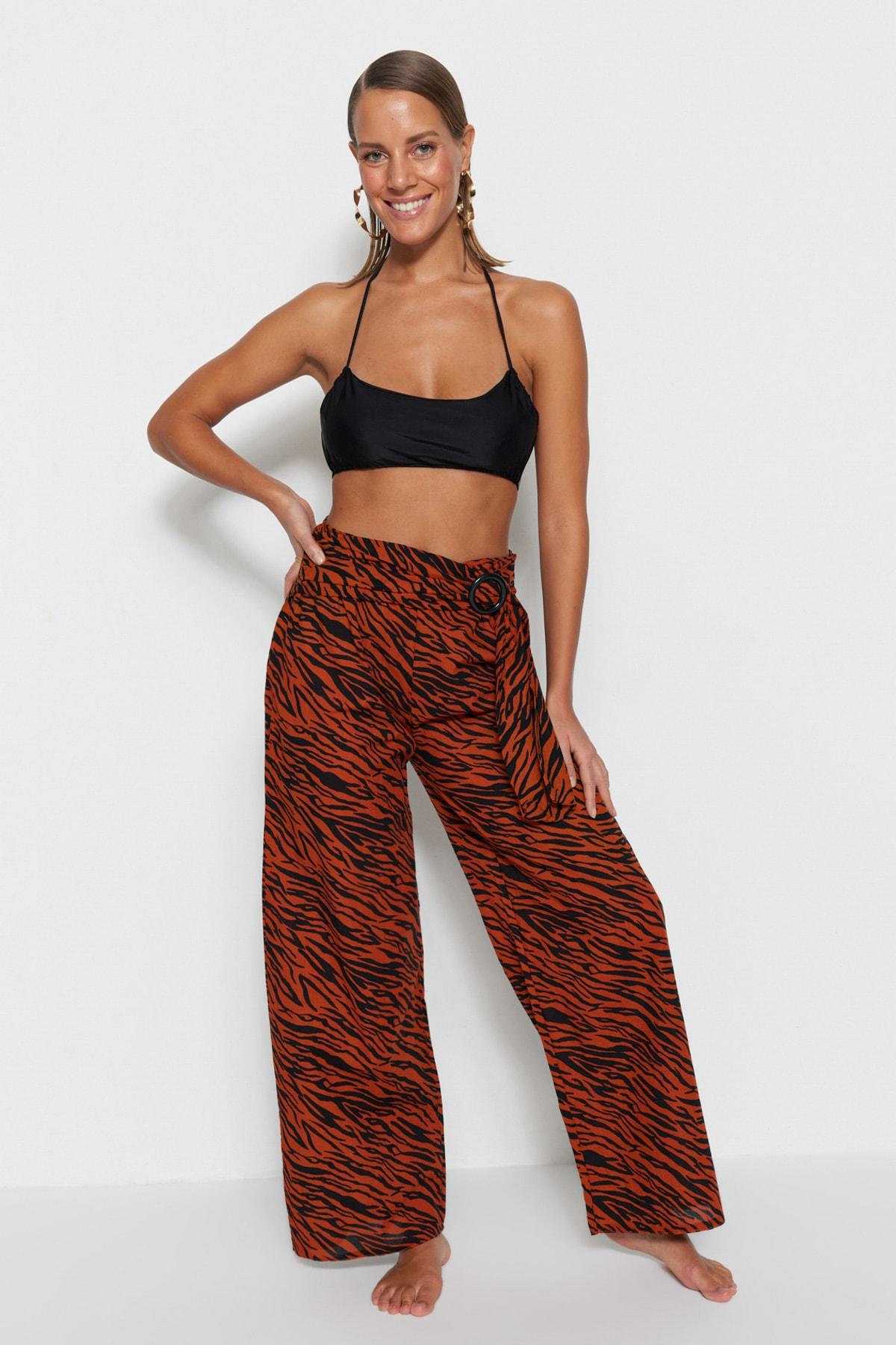 

Коричневые пляжные брюки с рисунком зебры и аксессуарами TBESS22PL0133