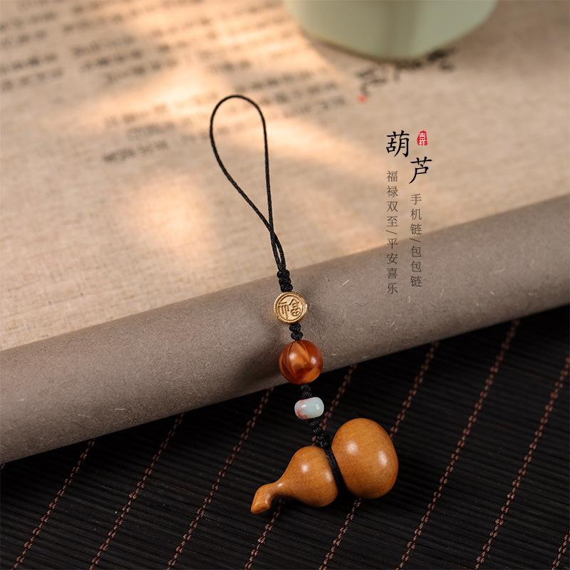 Creative Chinese-style high-end sandalwood small gourd phone chain pendant U Pendant for hanging on a bag, suitable for couples